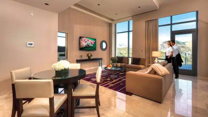 Hotel-Suite-2021.webp